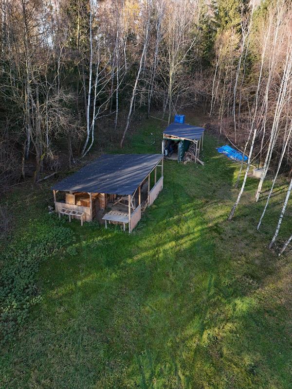 Zastřešená kuchyně a kontejner na vybavení
