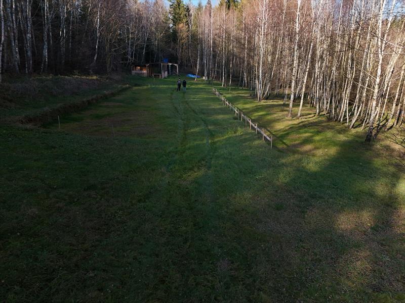 Pohled na hlavní louku z výšky cca 5 m nad terénem
